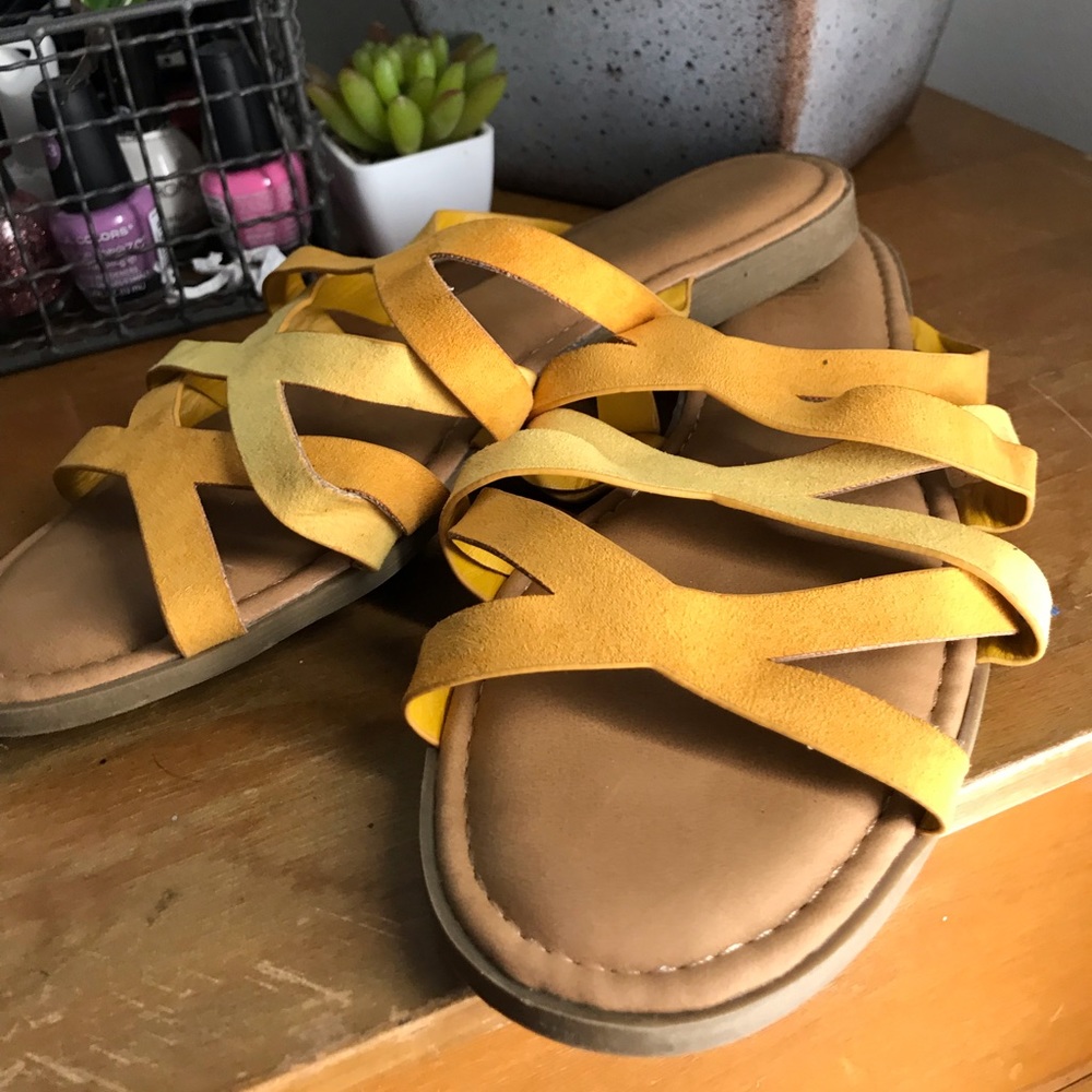 Sandals - Picture 2 of 3
